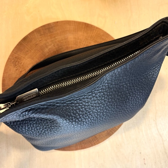 Coach 90s Vintage 6803 Black Leather Hudson Bucket
Crossbody Shoulder Bag Purse - Picture 8 of 16